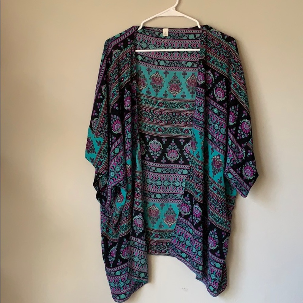 Francesca’s short kimono